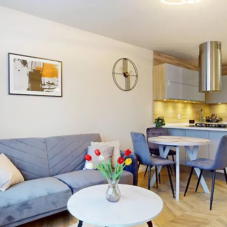 Golden Spot 5 Min To Station Apartment