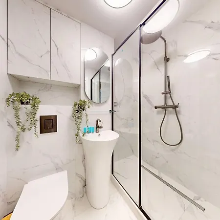 Golden Spot 5 Min To Station *