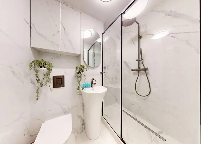 Golden Spot 5 Min To Station *